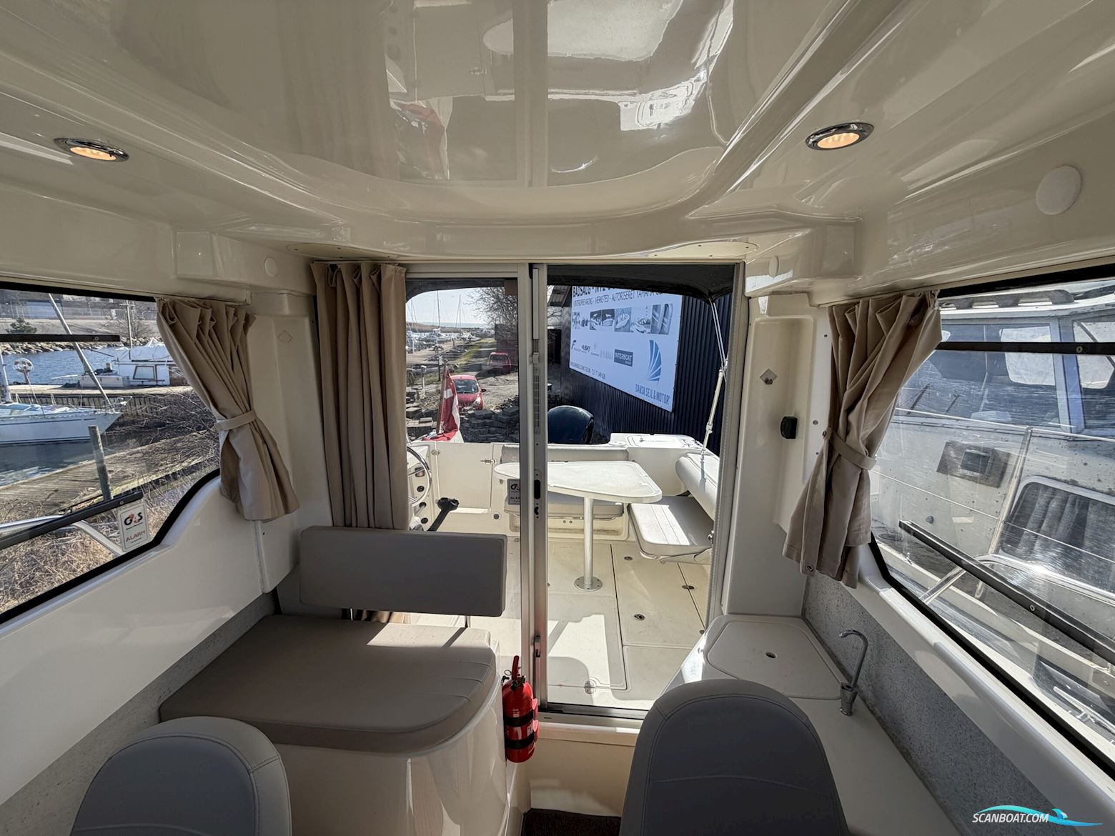 Quicksilver 675 Pilothouse