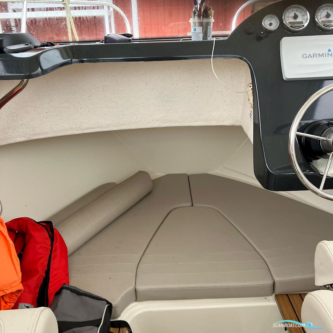Quicksilver 675 Pilothouse