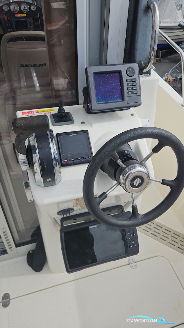 Quicksilver 755 Pilothouse