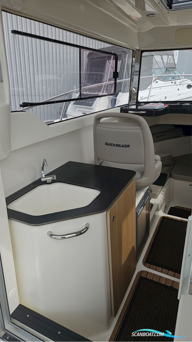 Quicksilver 755 Pilothouse