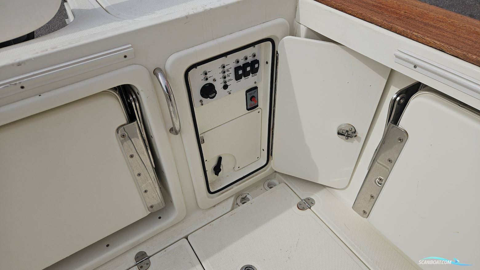 Quicksilver 755 Pilothouse