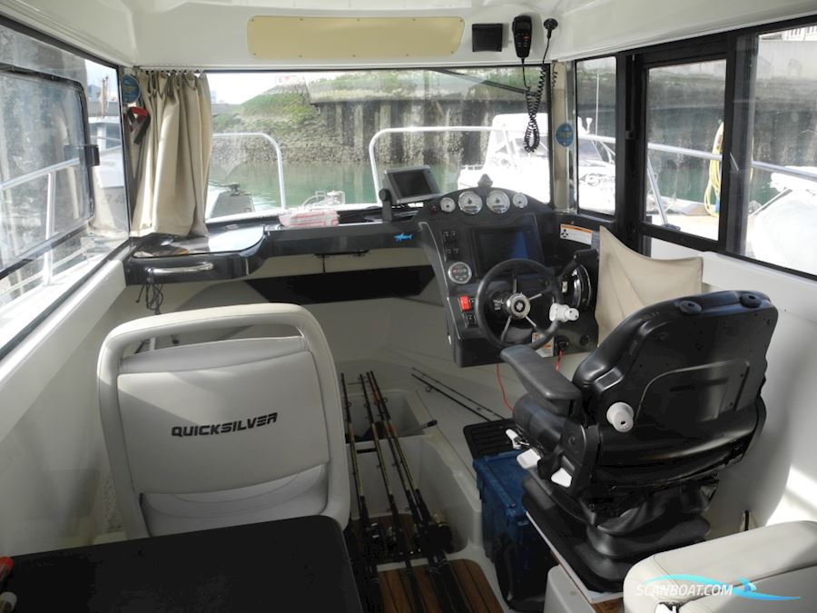 Quicksilver 755 Pilothouse