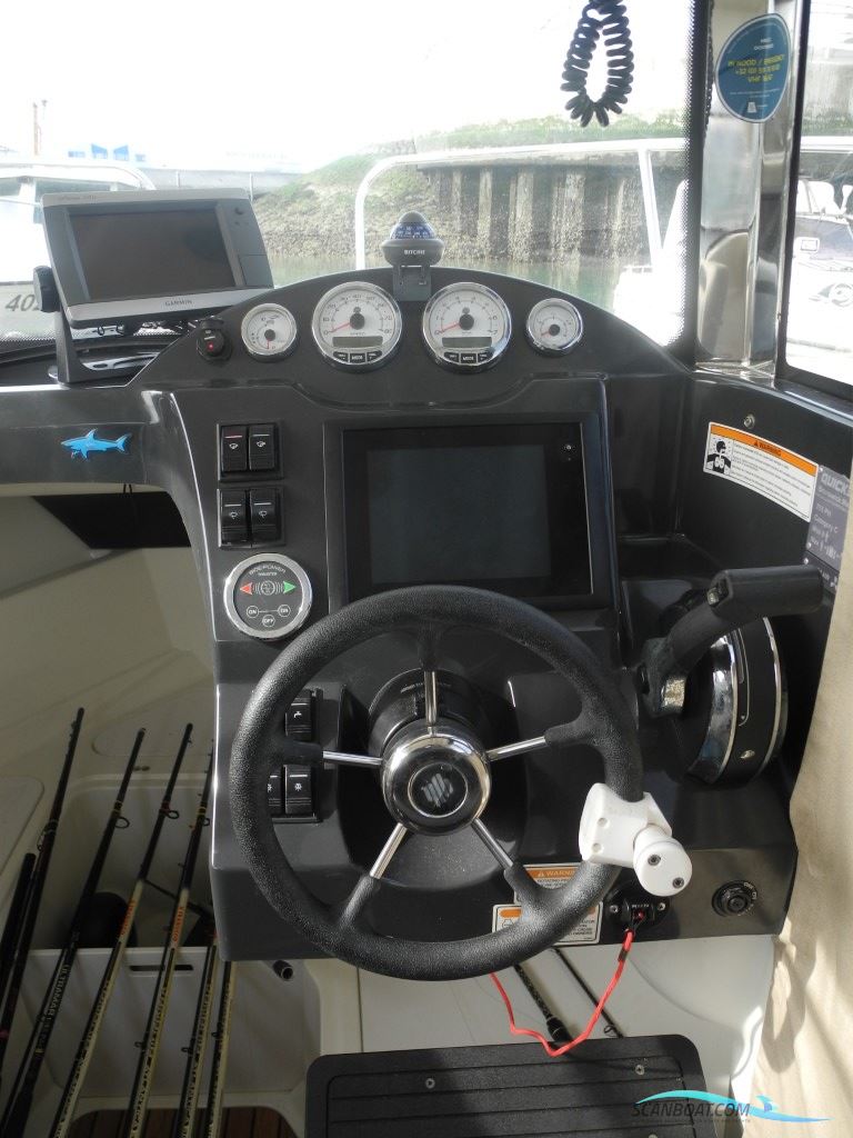 Quicksilver 755 Pilothouse
