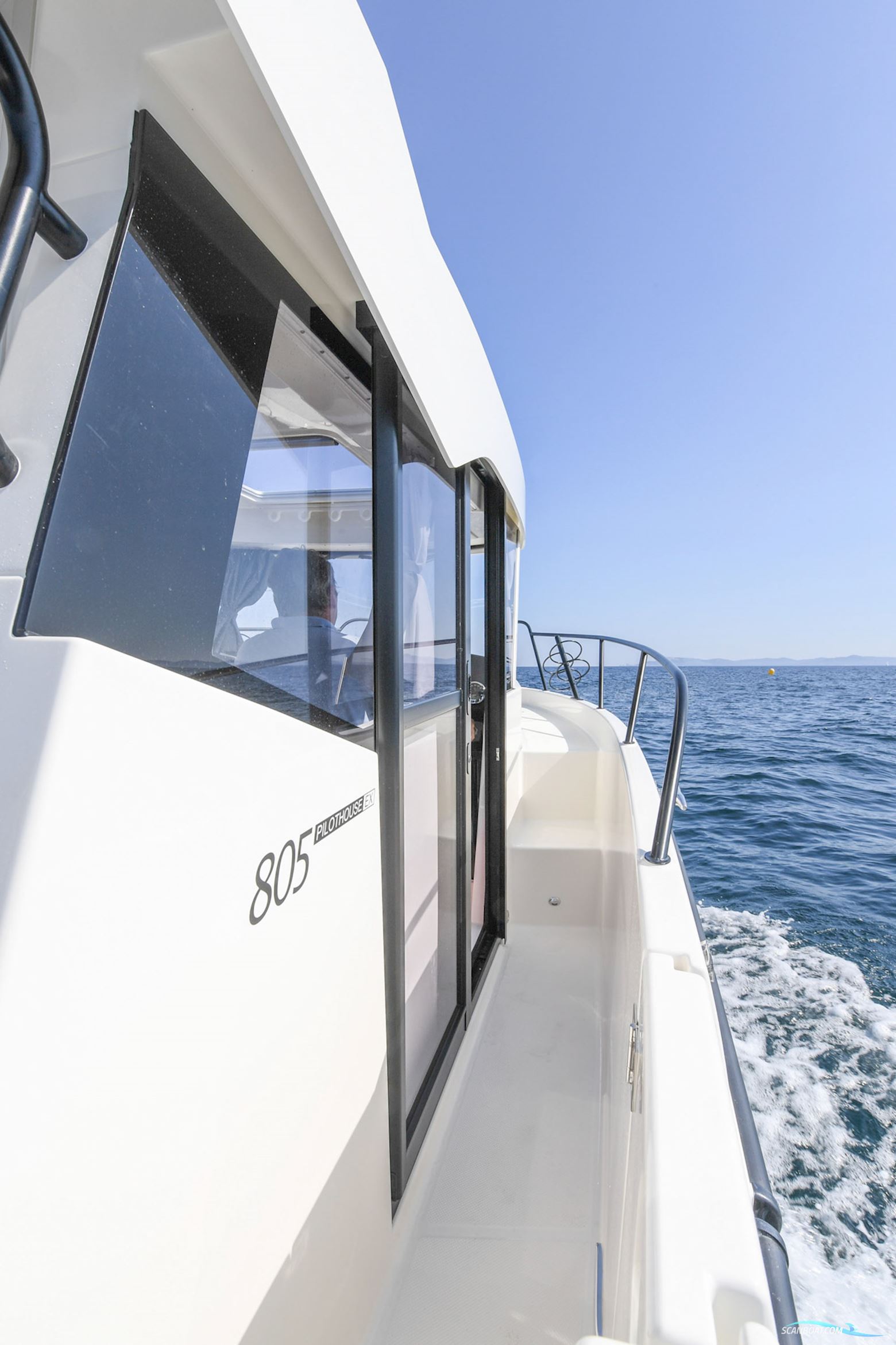 Quicksilver 805 Pilothouse