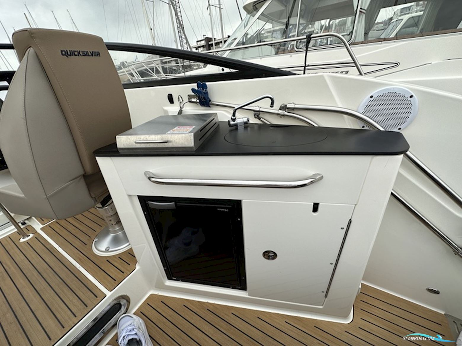 Quicksilver 805