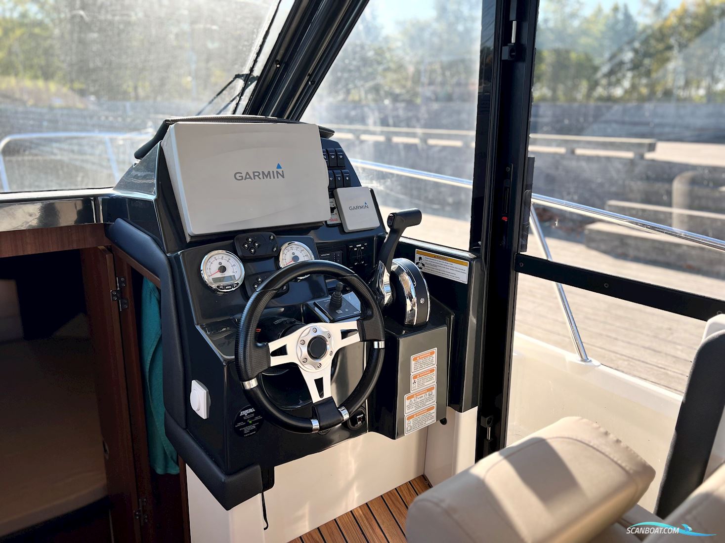 Quicksilver 855 Activ