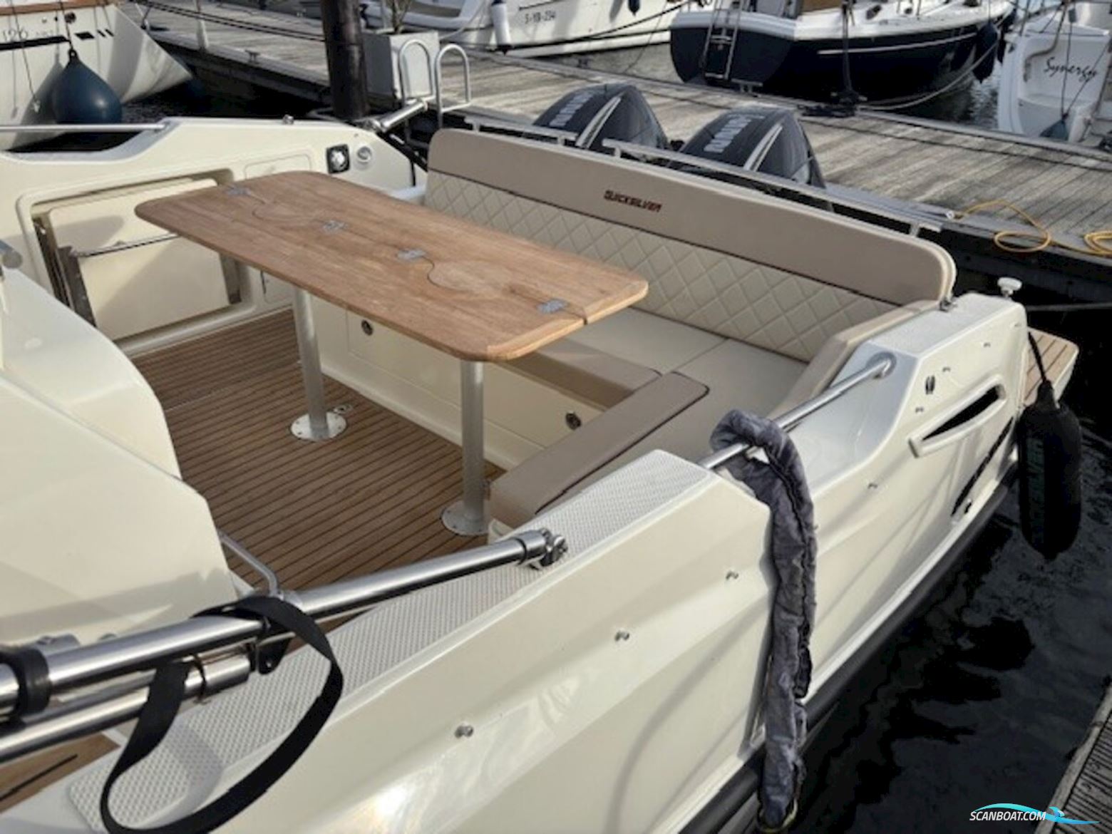 Quicksilver 875 Sundeck Active