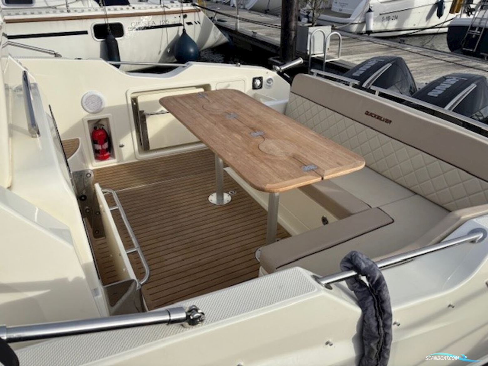 Quicksilver 875 Sundeck Active