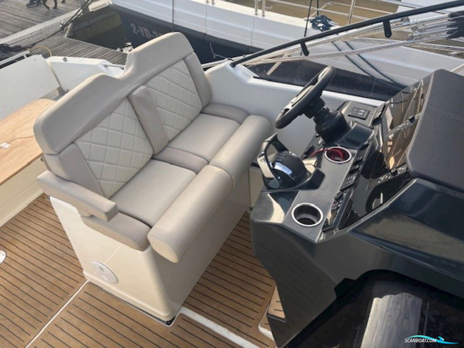 Quicksilver 875 Sundeck Active