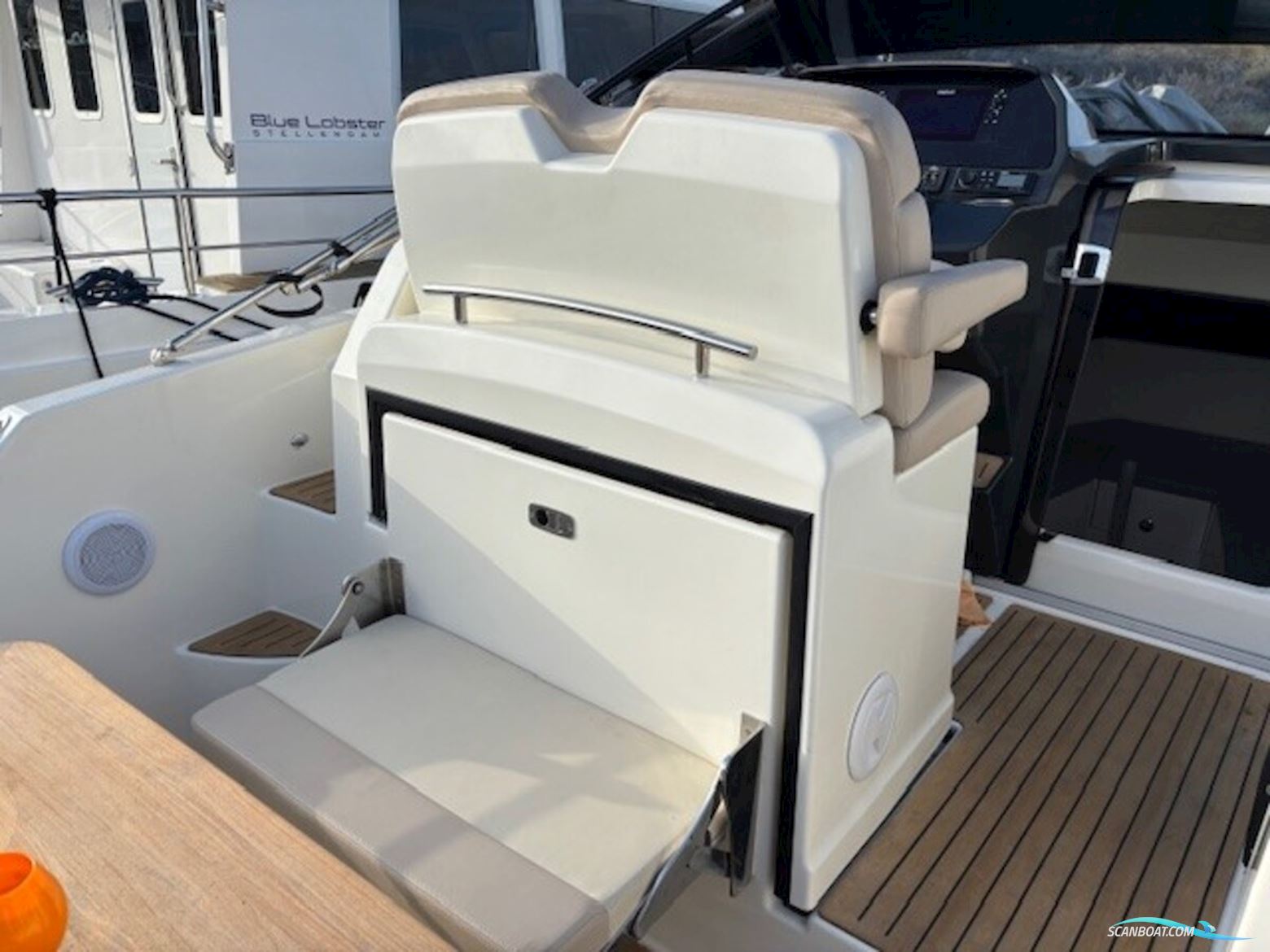 Quicksilver 875 Sundeck Active