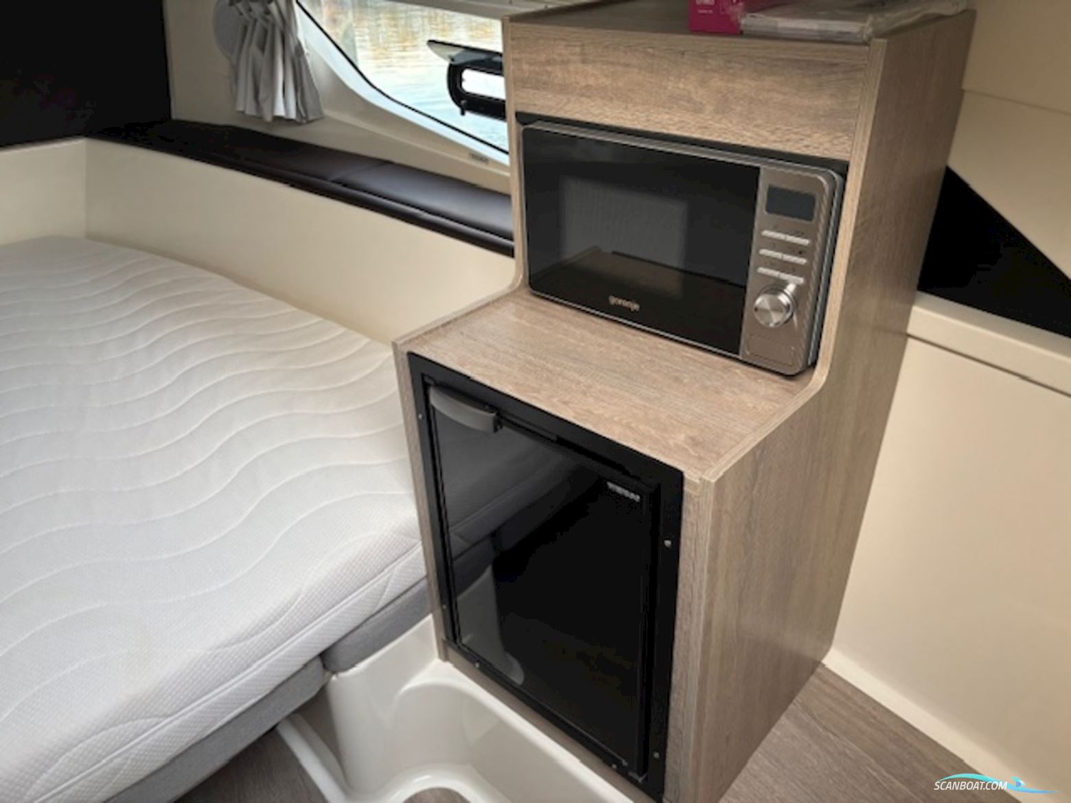 Quicksilver 875 Sundeck Active