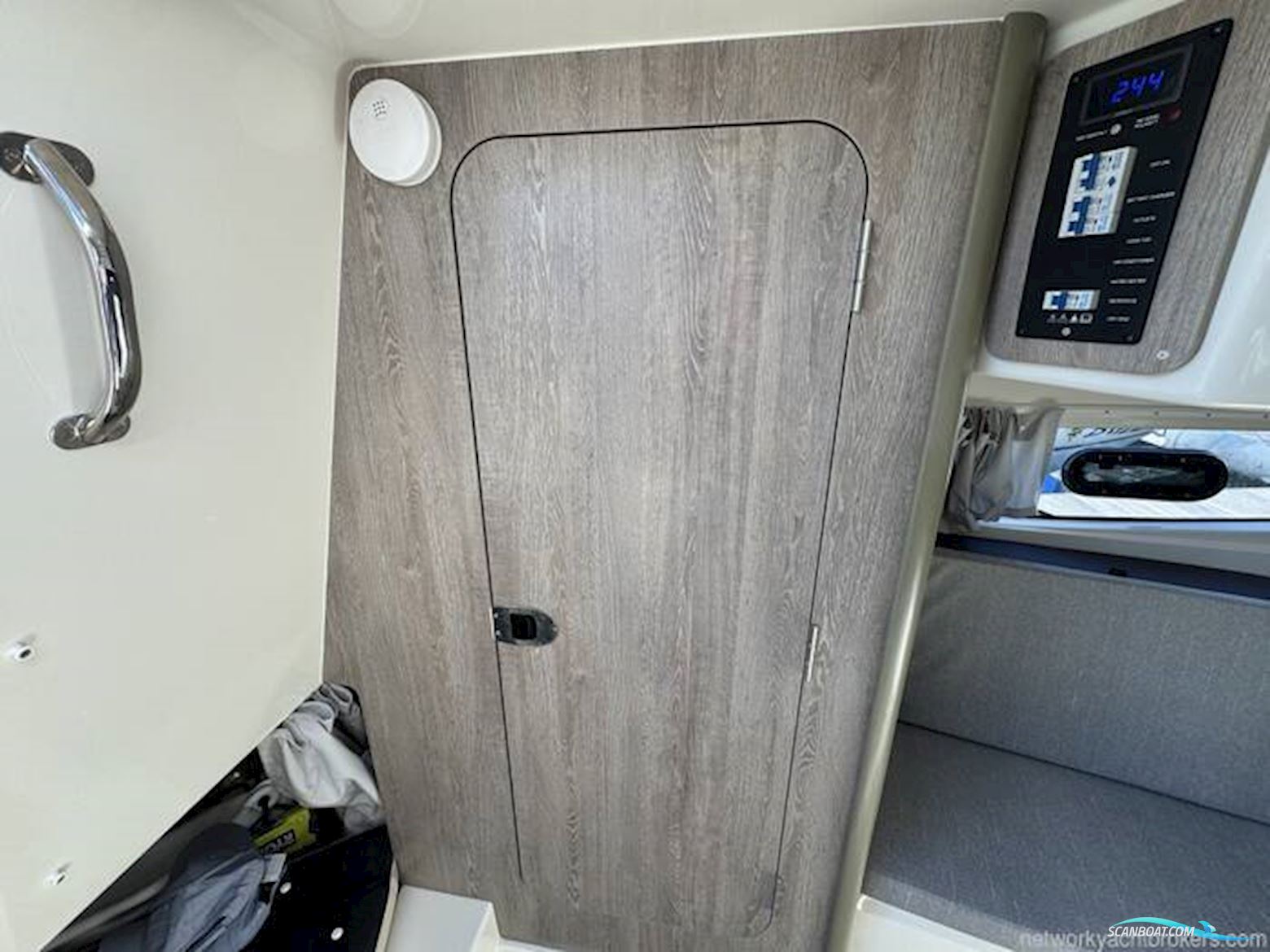 Quicksilver 875 Sundeck