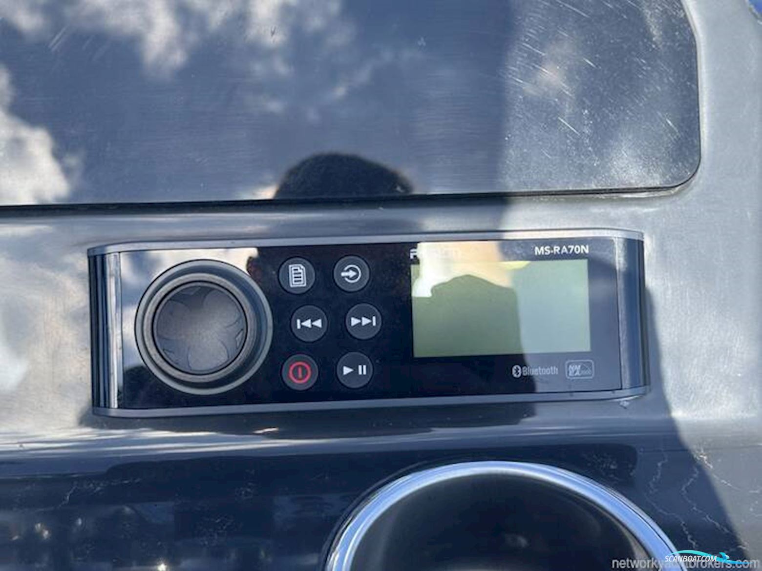 Quicksilver 875 Sundeck