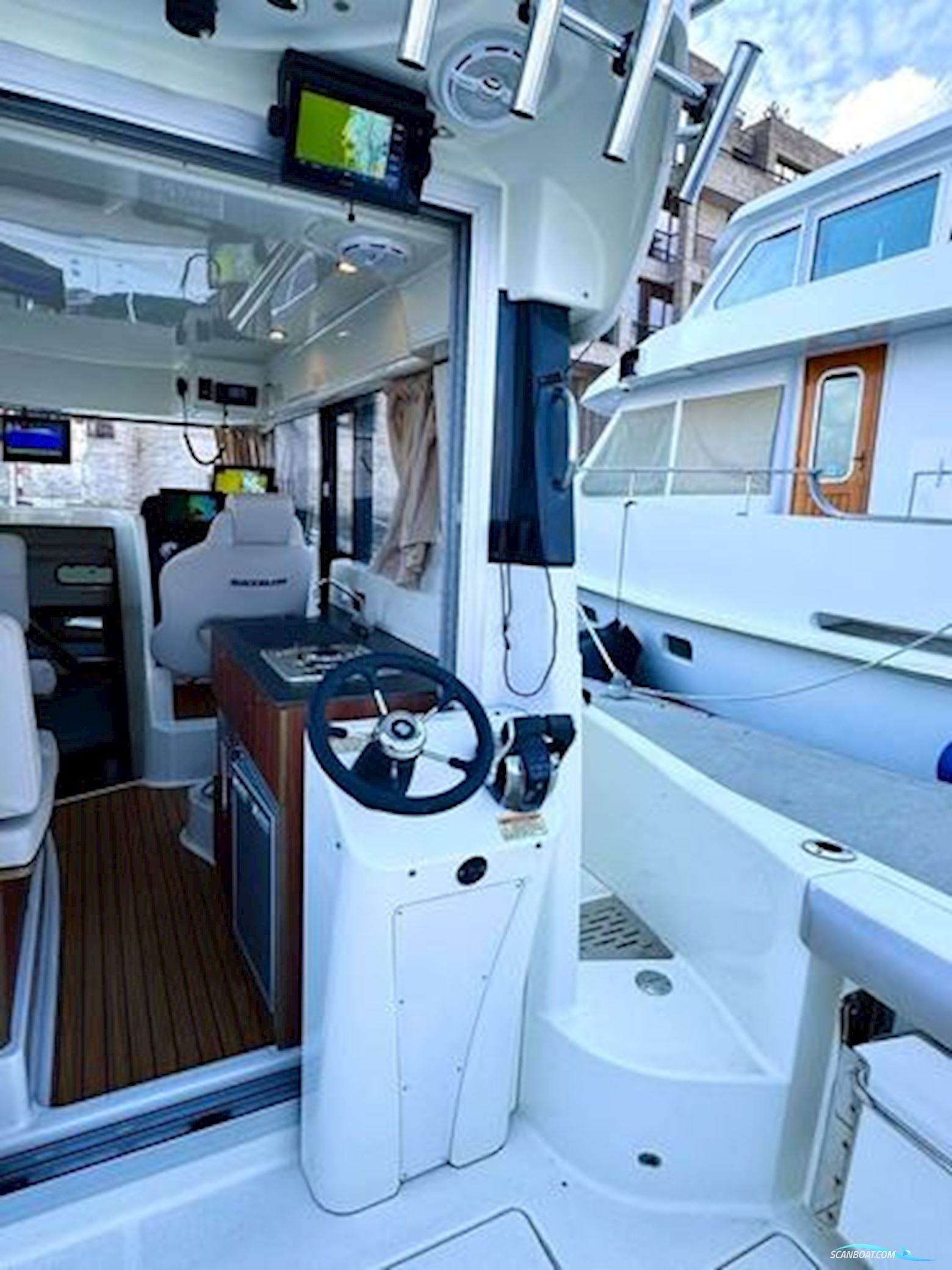 Quicksilver 905 pilothouse (twin 225)