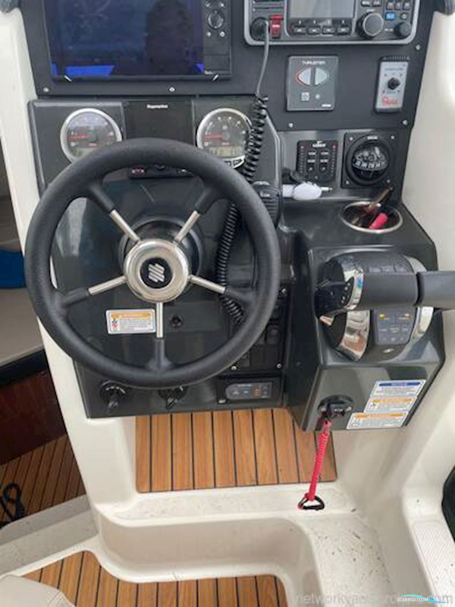 Quicksilver 905 Pilothouse