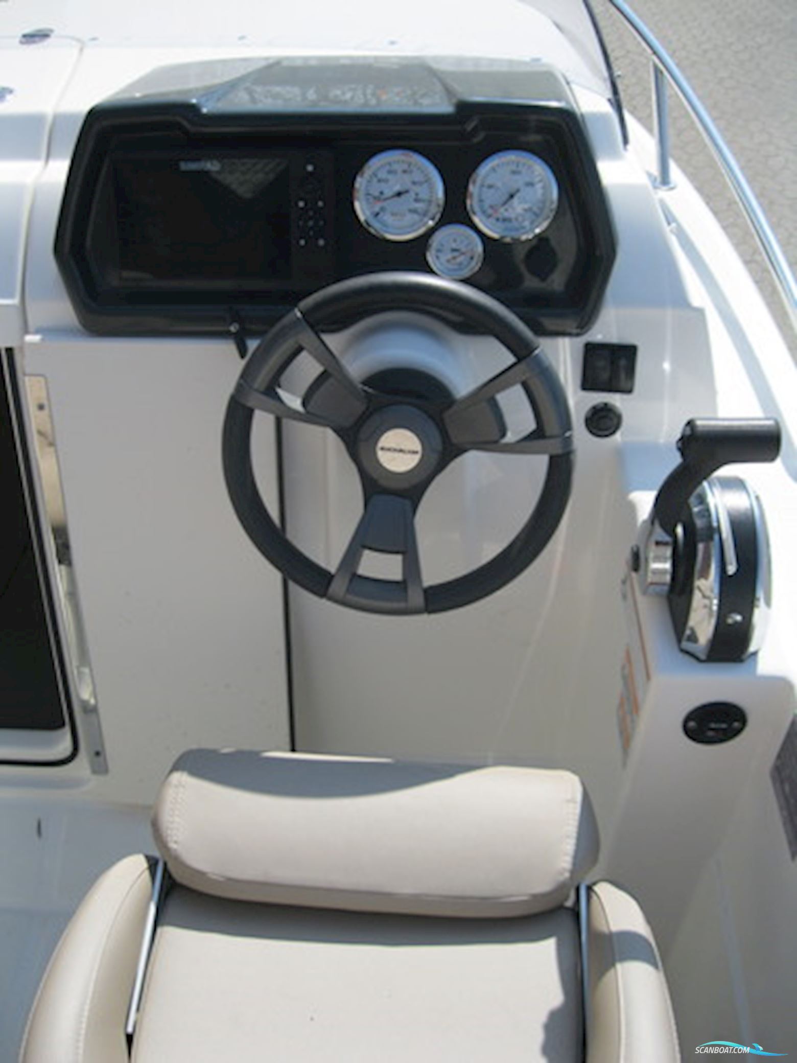 Quicksilver Activ 455 Cabin m/Mercury F50 hk EFI 4-takt og Brenderup trailer