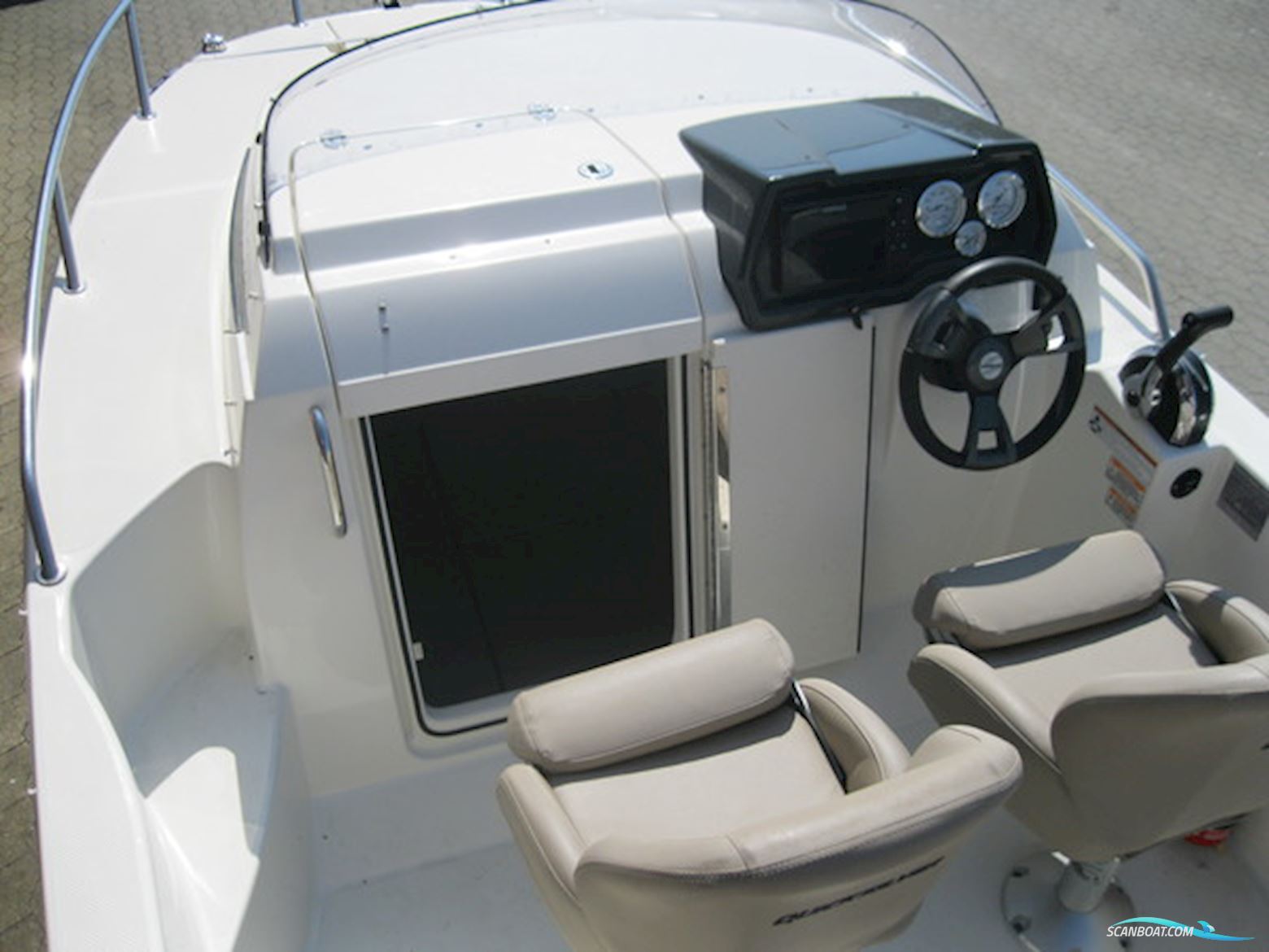 Quicksilver Activ 455 Cabin m/Mercury F50 hk EFI 4-takt og Brenderup trailer