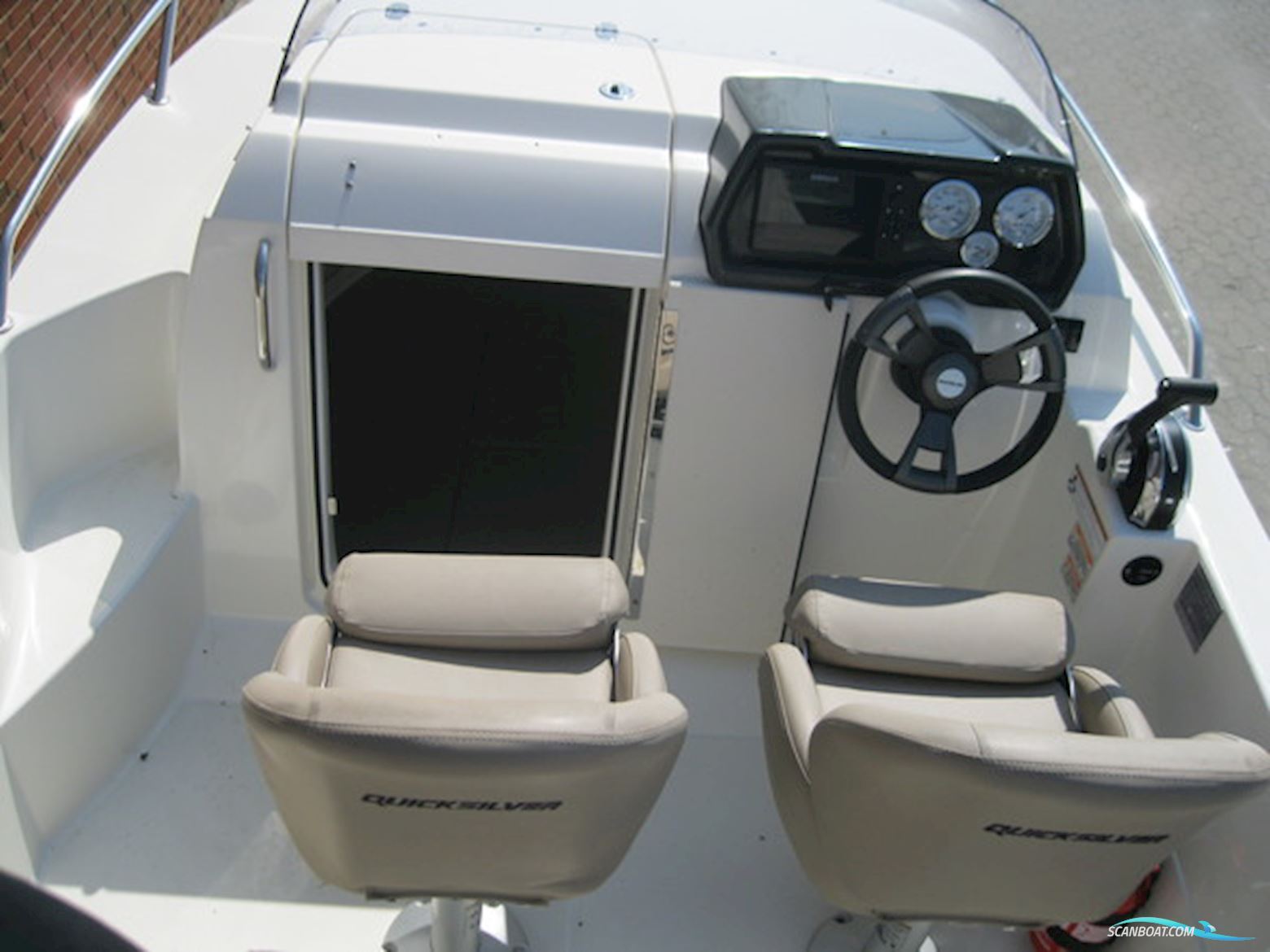 Quicksilver Activ 455 Cabin m/Mercury F50 hk EFI 4-takt og Brenderup trailer