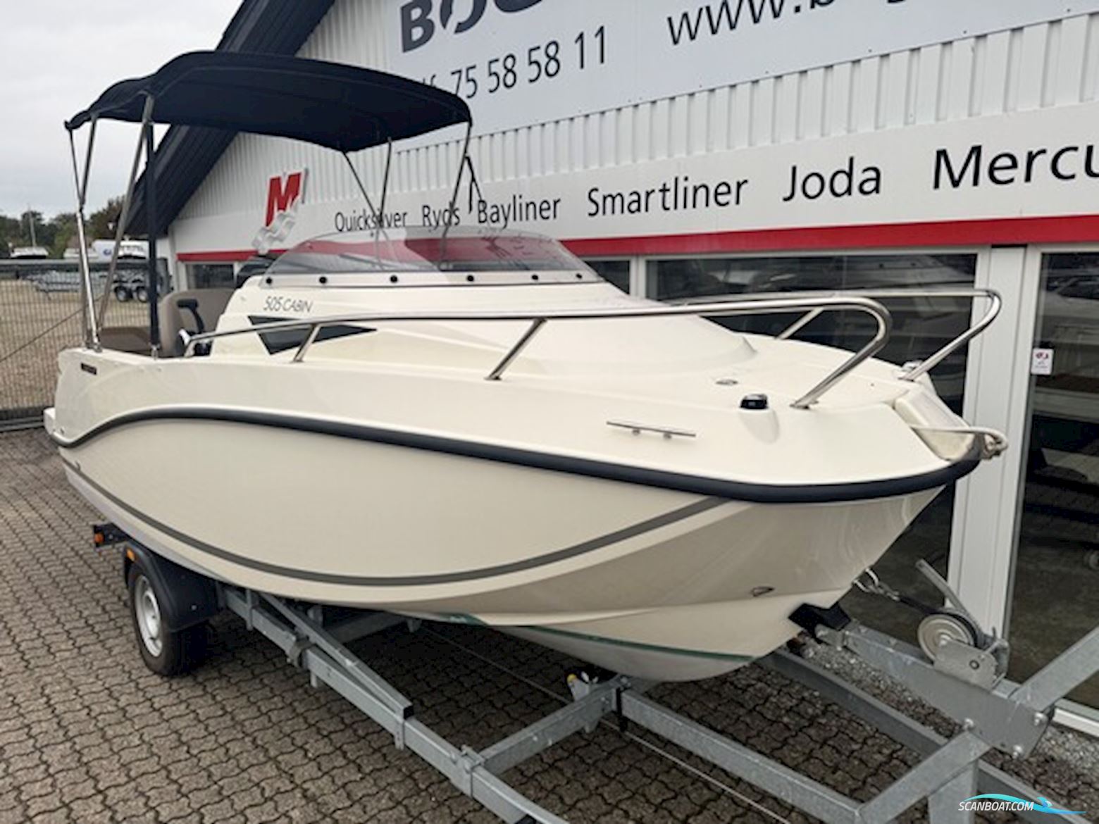 Quicksilver Activ 505 Cabin Med 100 hk Mercury-Efi 4 Takt CT 2,1L og 1300 kg Brenderup Bådtrailer