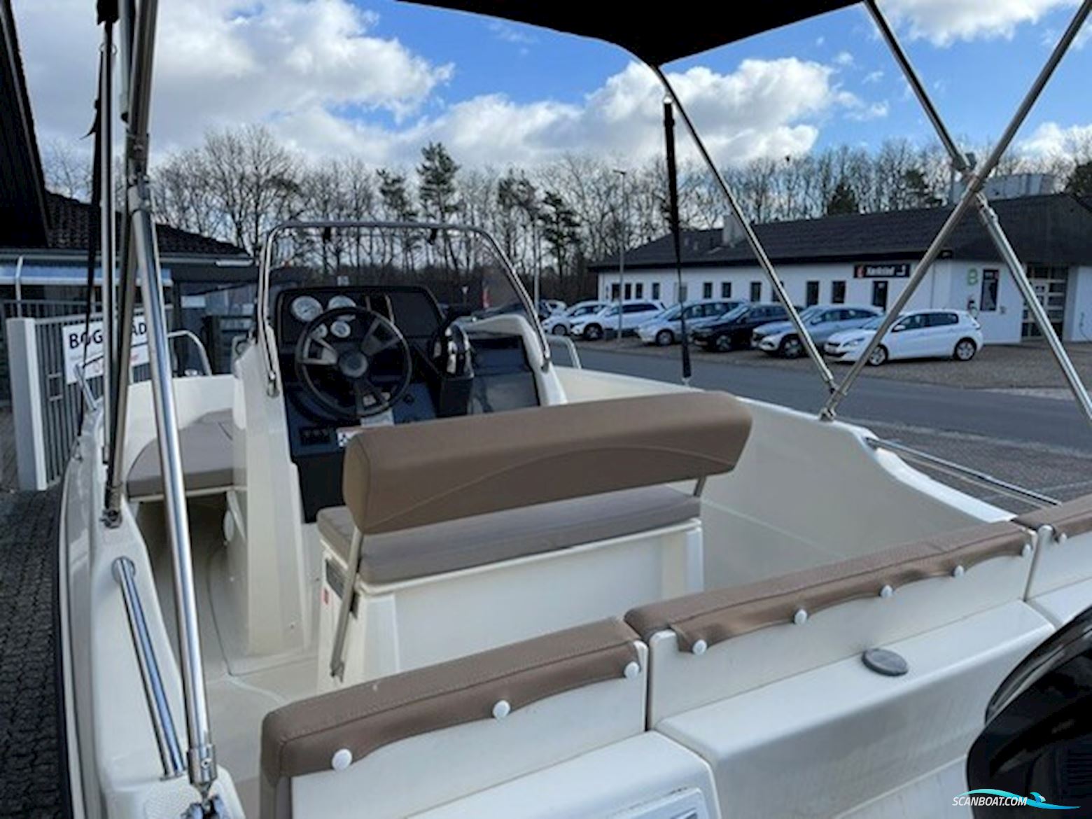 Quicksilver Activ 505 Open Med F100 Mercury og 1000 kg Brenderup 181000B Premium Bådtrailer