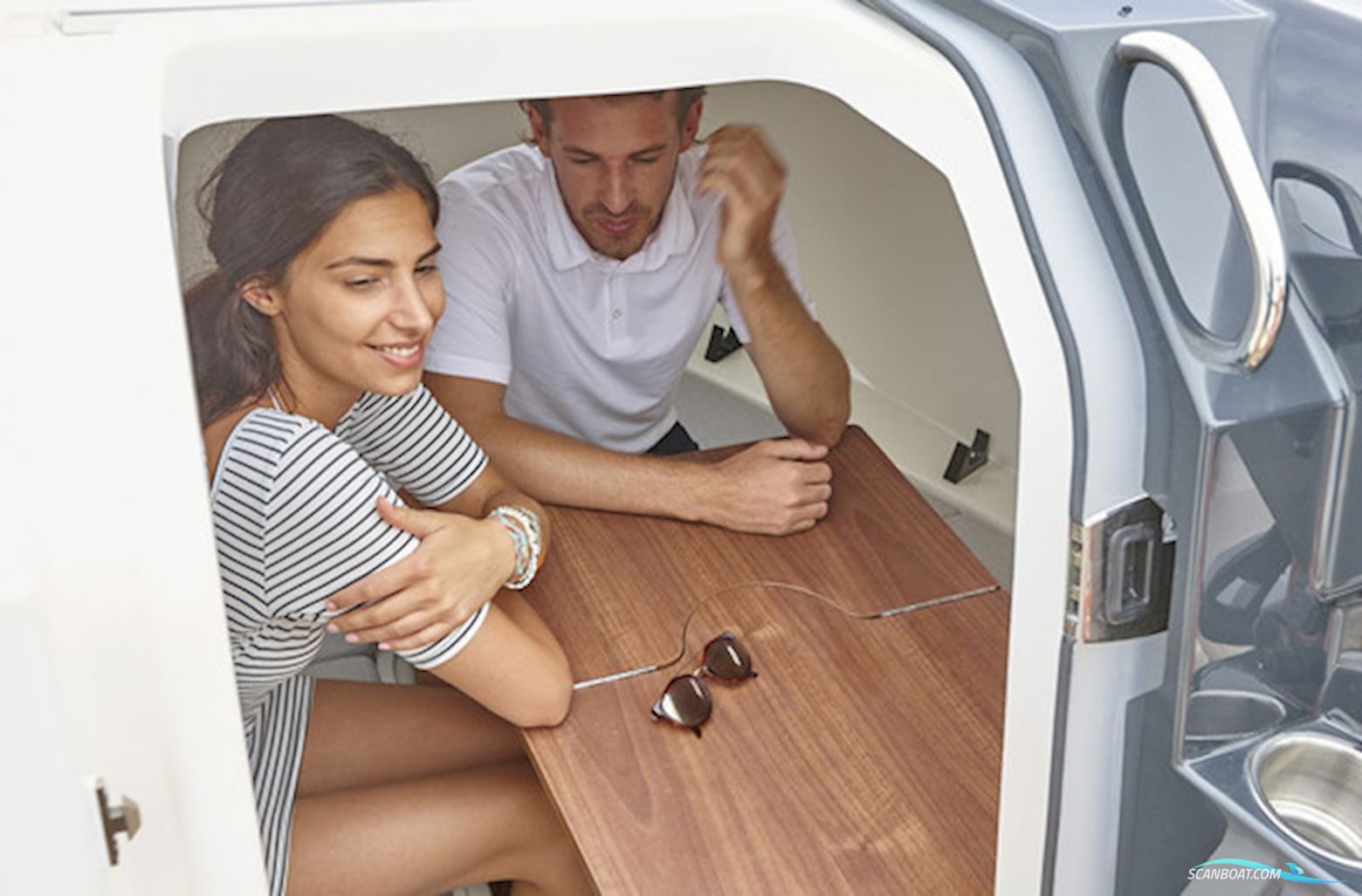 Quicksilver Activ 555 Cabin med 100 hk Mercury-EFI 4 takt 2,1L - INKL. EKSTRAUDSTYR