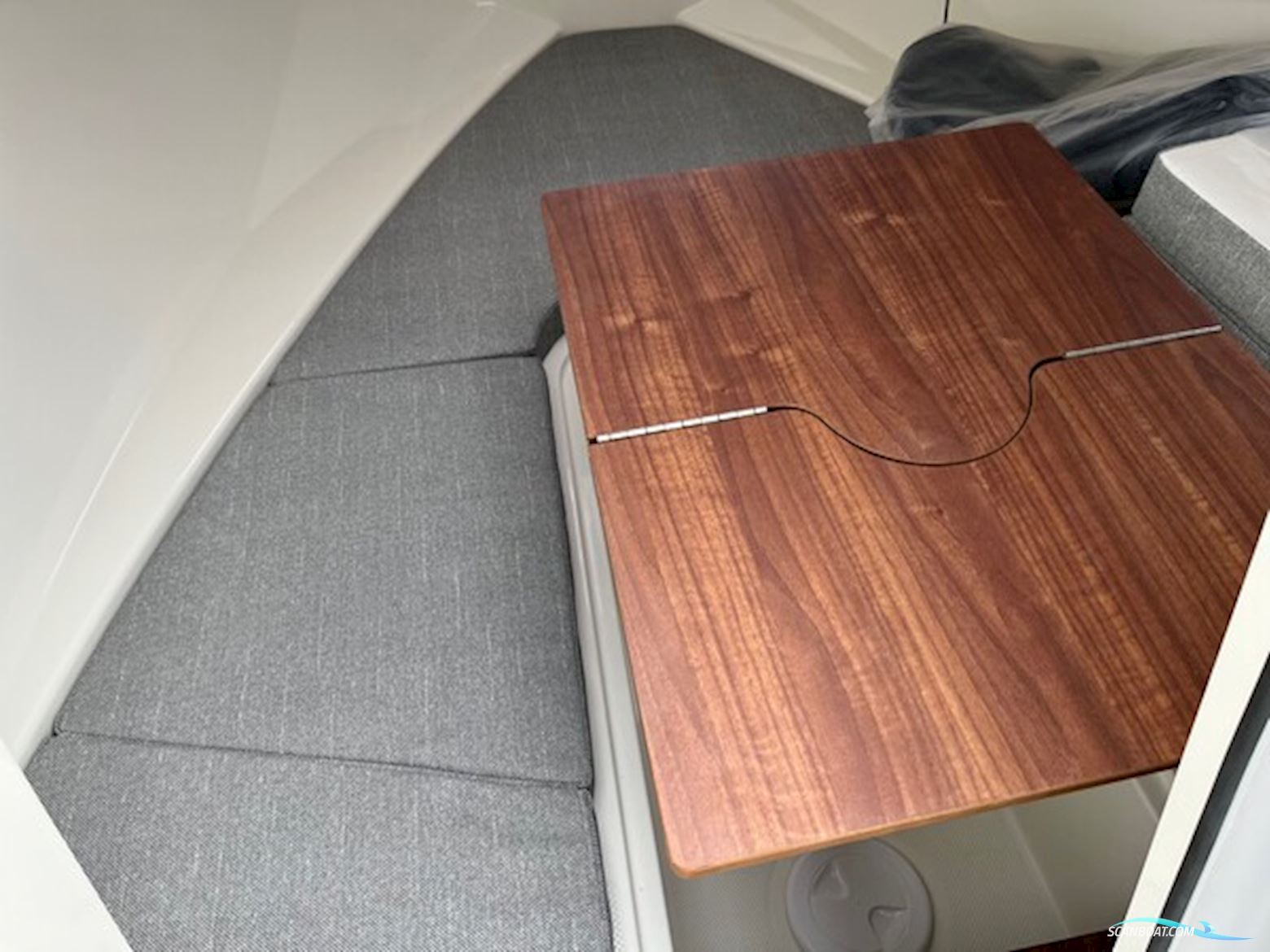 Quicksilver Activ 555 Cabin med 100 hk Mercury-EFI 4 takt 2,1L - INKL. EKSTRAUDSTYR