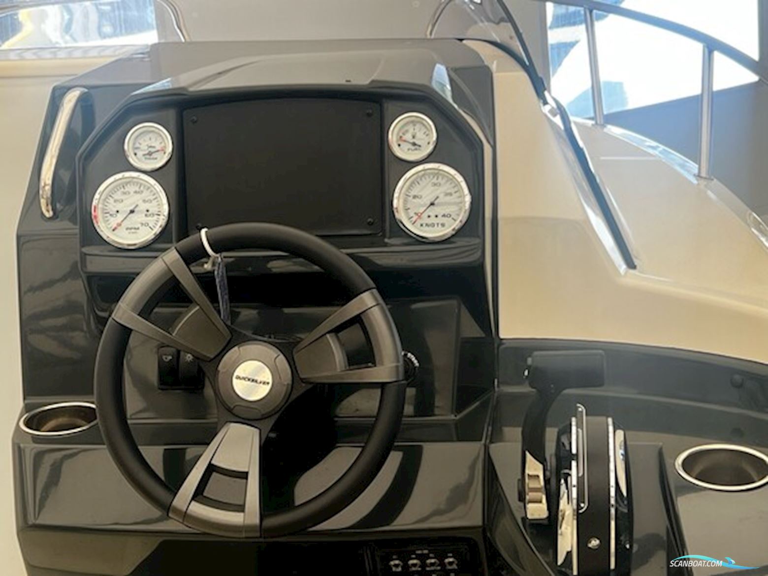 Quicksilver Activ 555 Cabin, Mercury F115 Efi