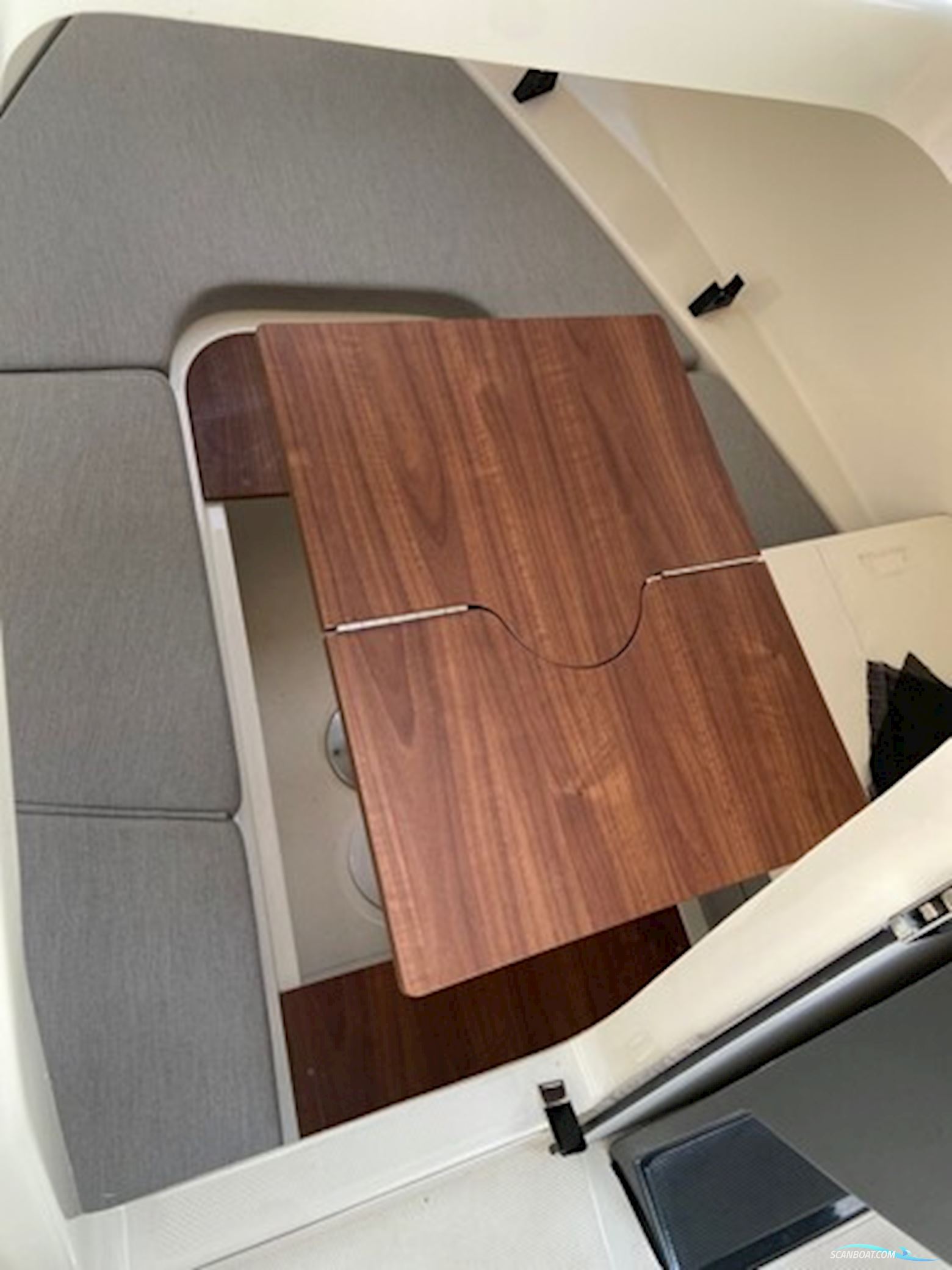 Quicksilver Activ 555 Cabin m/Mercury F115 hk og Brenderup trailer