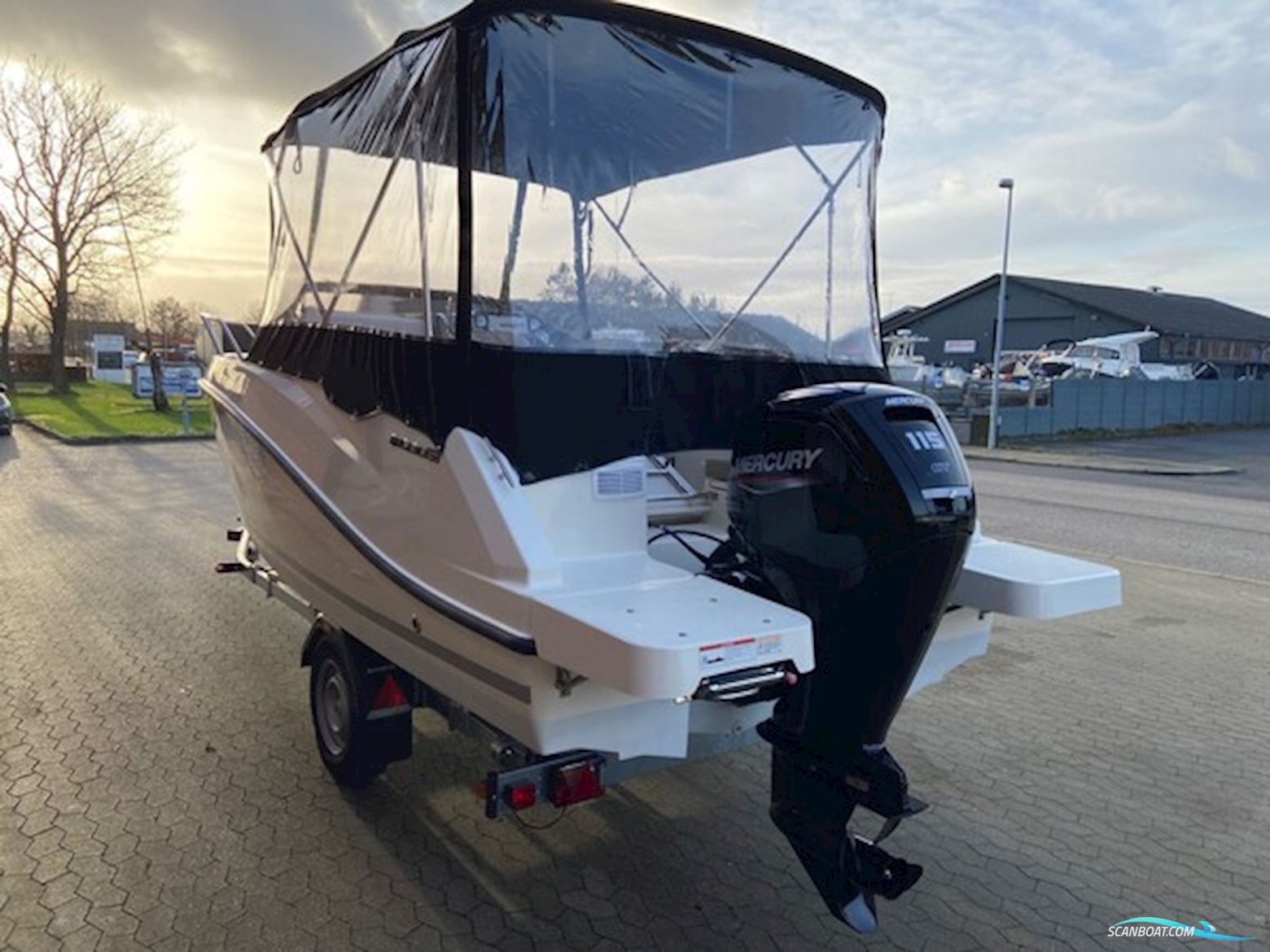 Quicksilver Activ 555 Cabin m/Mercury F115 hk og Brenderup Trailer