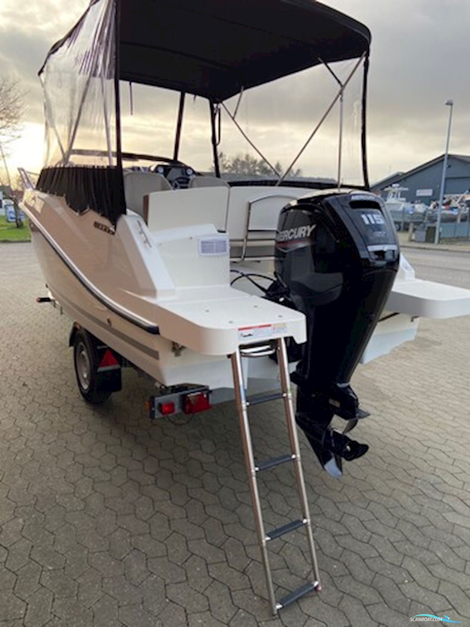 Quicksilver Activ 555 Cabin m/Mercury F115 hk og Brenderup Trailer