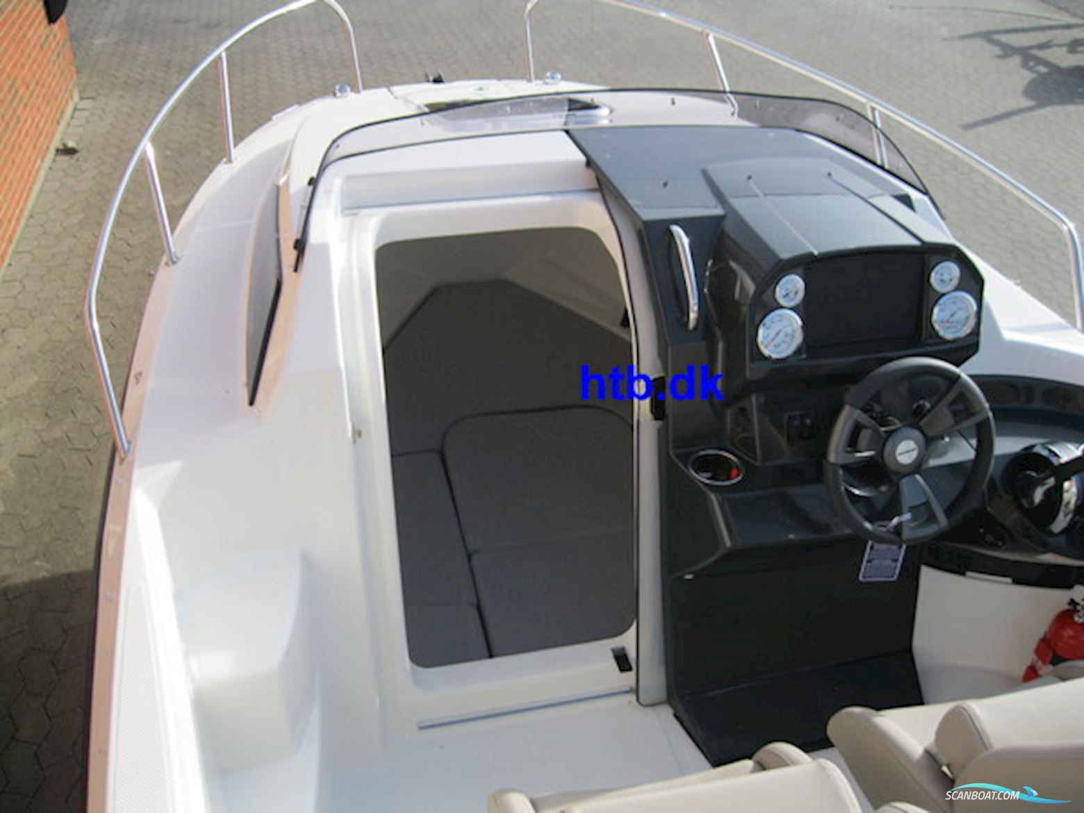 Quicksilver Activ 555 Cabin m/Mercury F80 hk EFI 4-takt