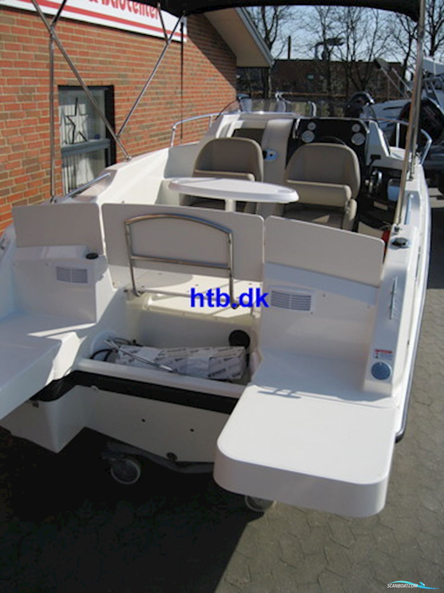 Quicksilver Activ 555 Cabin m/Mercury F80 hk EFI 4-takt