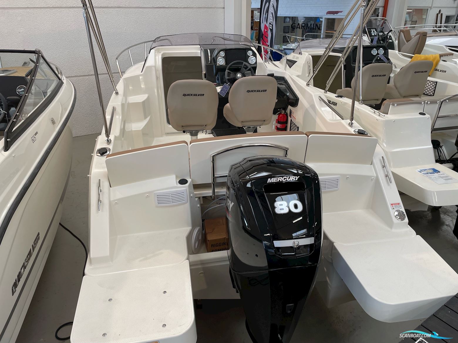 Quicksilver Activ 555 Cabin