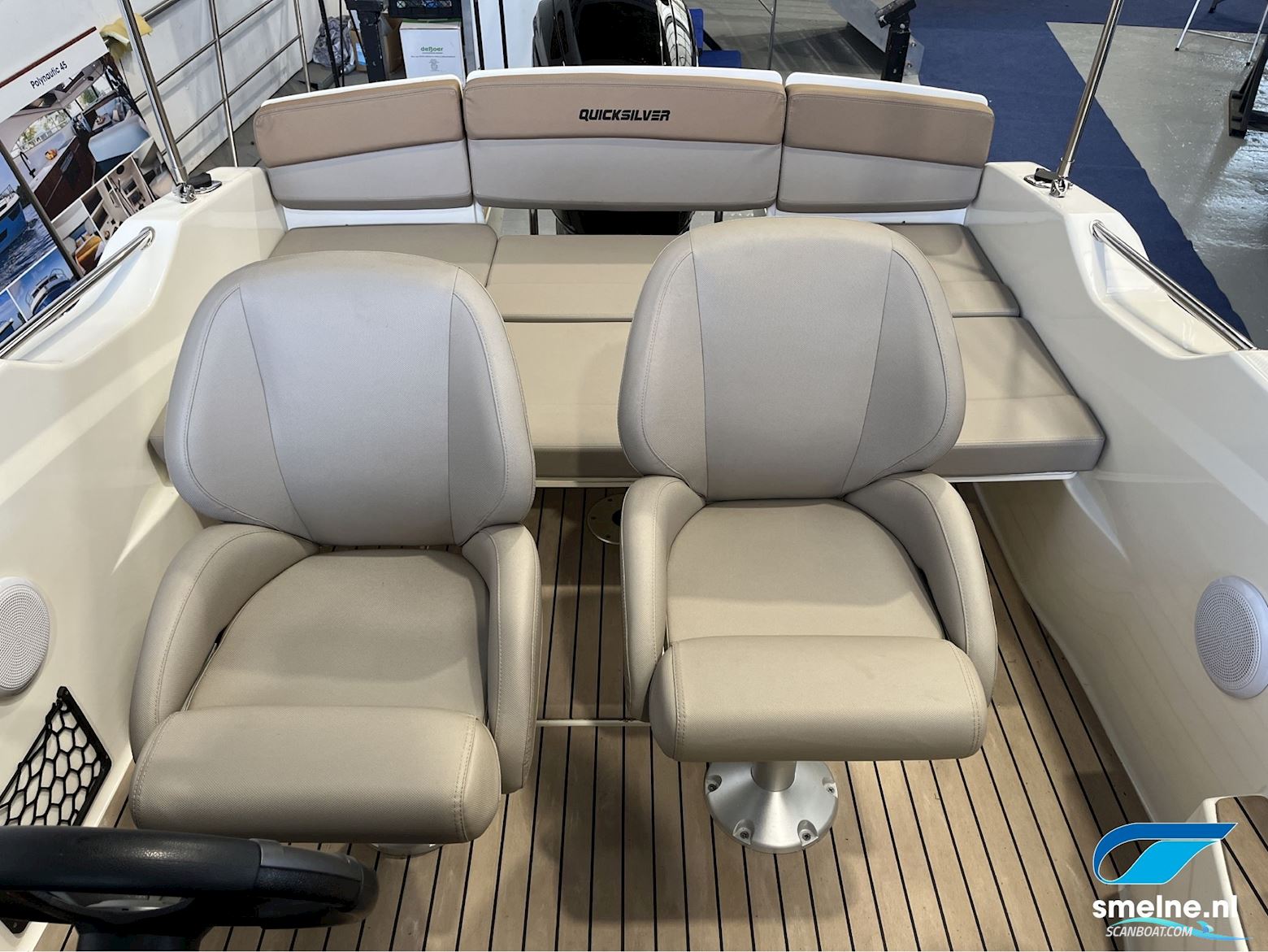 Quicksilver ACTIV 555 CABIN