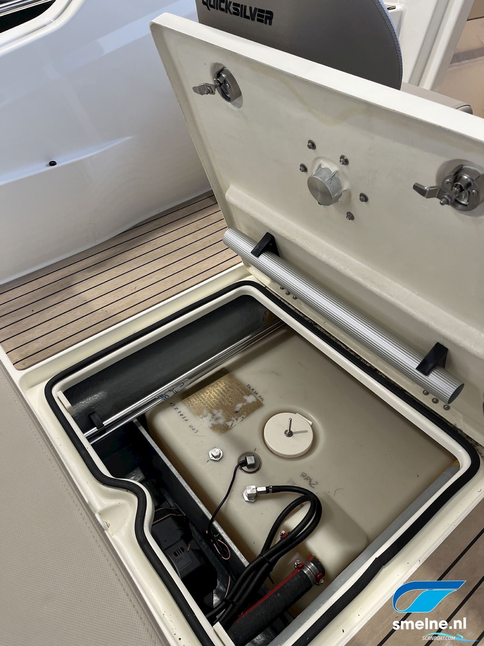 Quicksilver ACTIV 555 CABIN