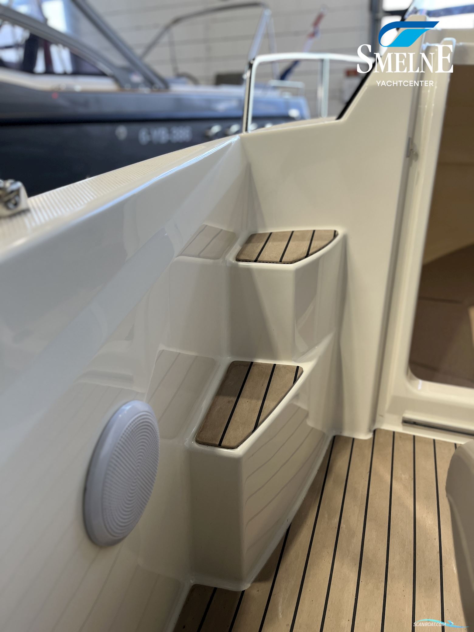 Quicksilver Activ 555 Cabin