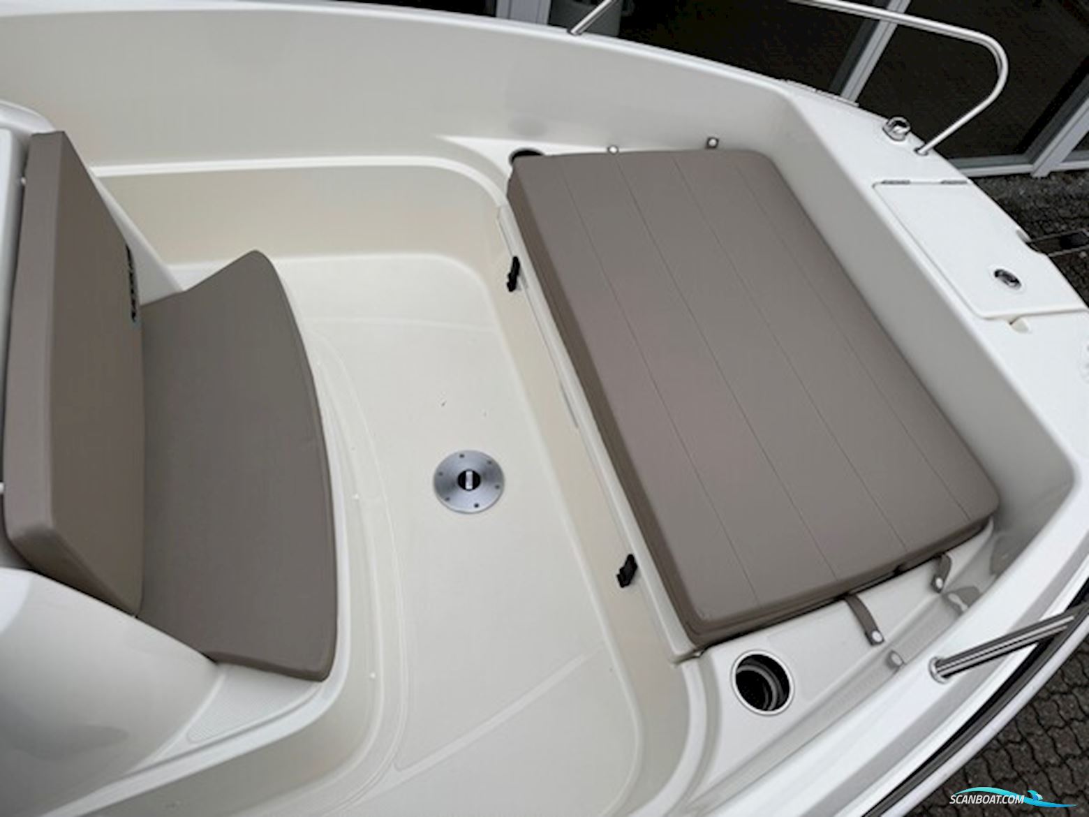 Quicksilver Activ 555 Open Med 100 hk Mercury-Efi CT 4 Takt Med Flot Udstyr