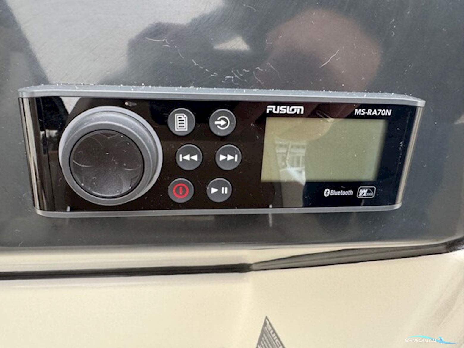 Quicksilver Activ 555 Open Med 100 hk Mercury-Efi CT 4 Takt Med Flot Udstyr