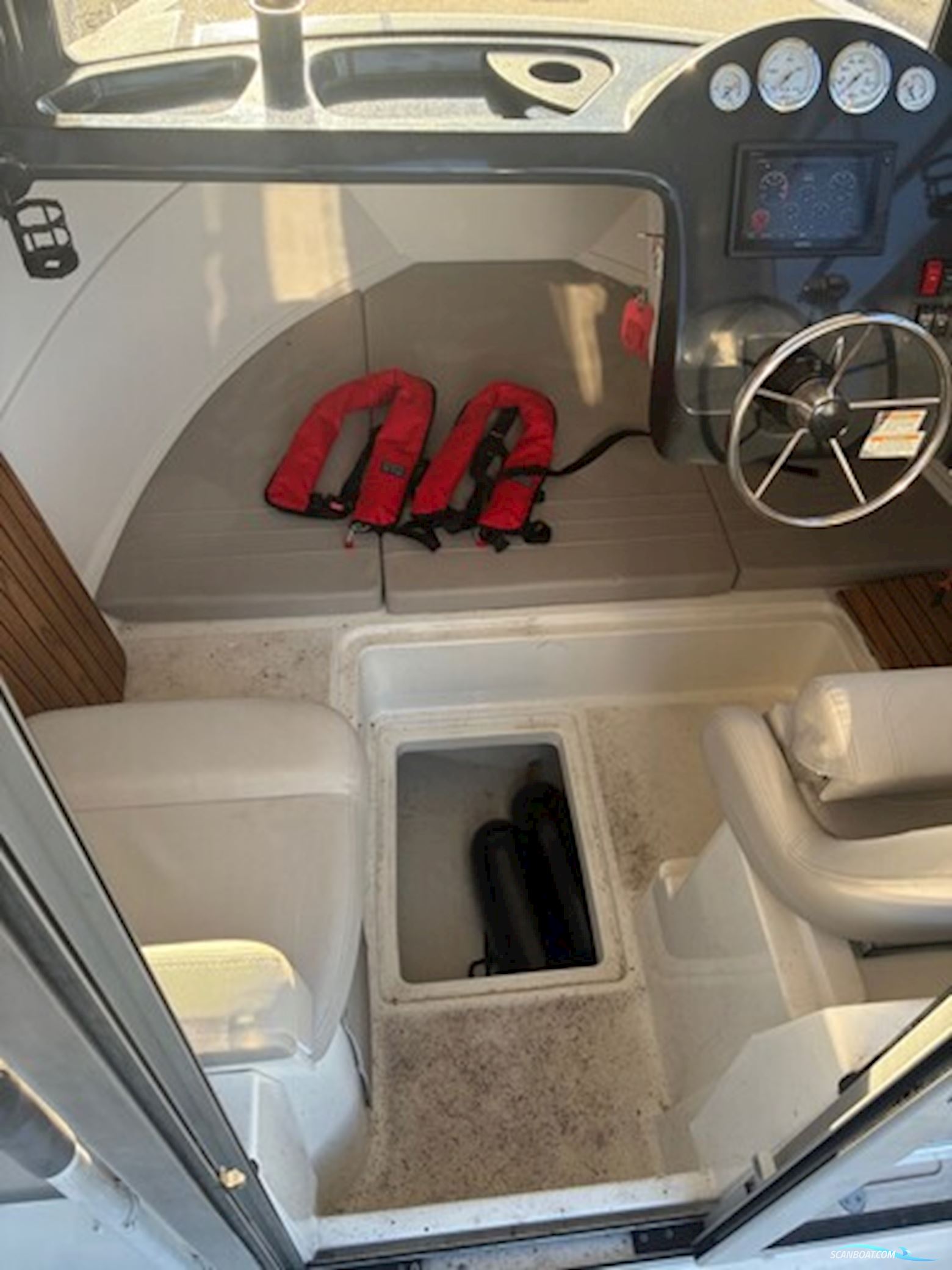 Quicksilver Activ 555 Pilothouse m/Mercury F100 hk 4-Takt og Scandic Trailer - Solgt !