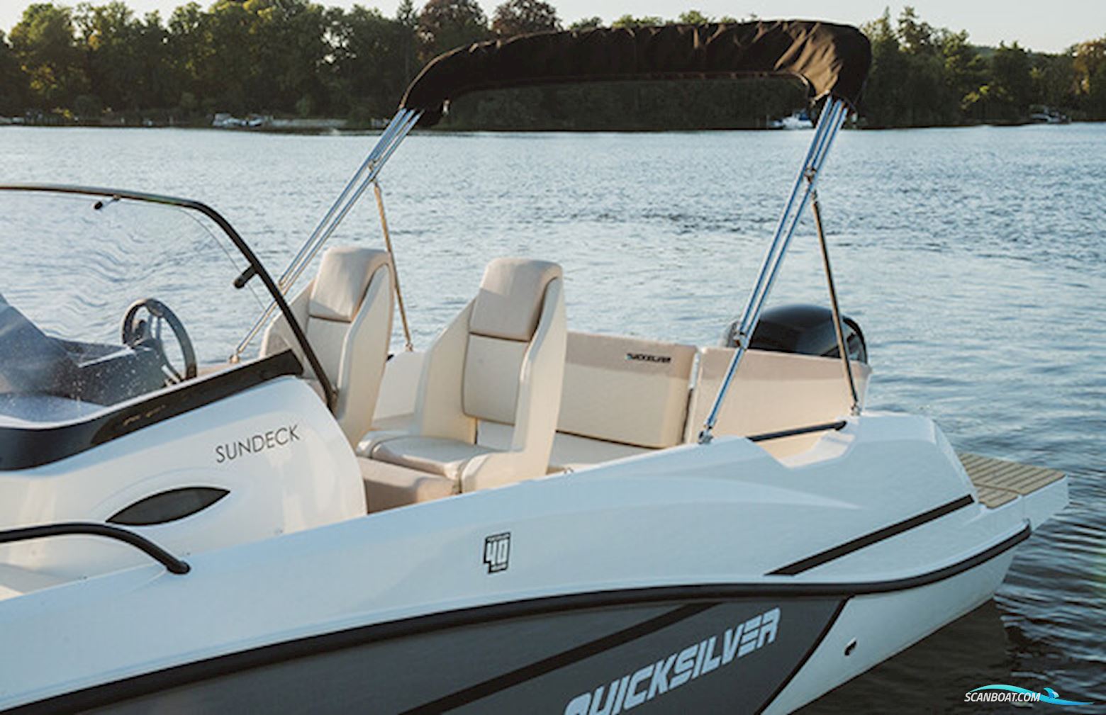 Quicksilver Activ 605 Sundeck Legacy Med F150 Mercury XL 3,0L Cold Fusion White