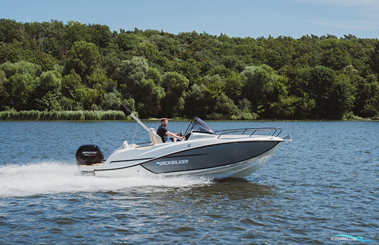 Quicksilver Activ 605 Sundeck Legacy Med F150 Mercury XL 3,0L Cold Fusion White