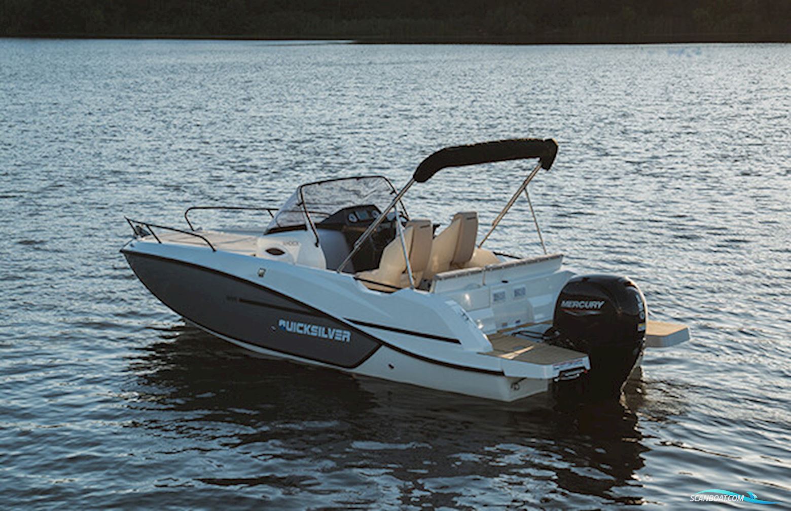 Quicksilver Activ 605 Sundeck Legacy Med F150 Mercury XL 3,0L Cold Fusion White