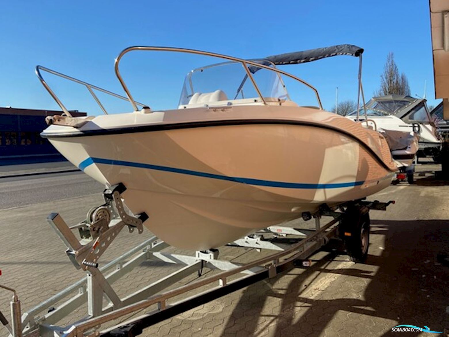 Quicksilver Activ 605 Sundeck m/Mercury F150 hk og Brenderup trailer