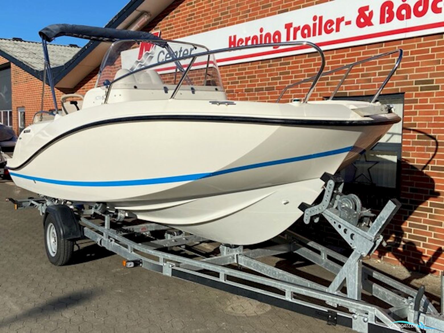 Quicksilver Activ 605 Sundeck m/Mercury F150 hk og Brenderup trailer