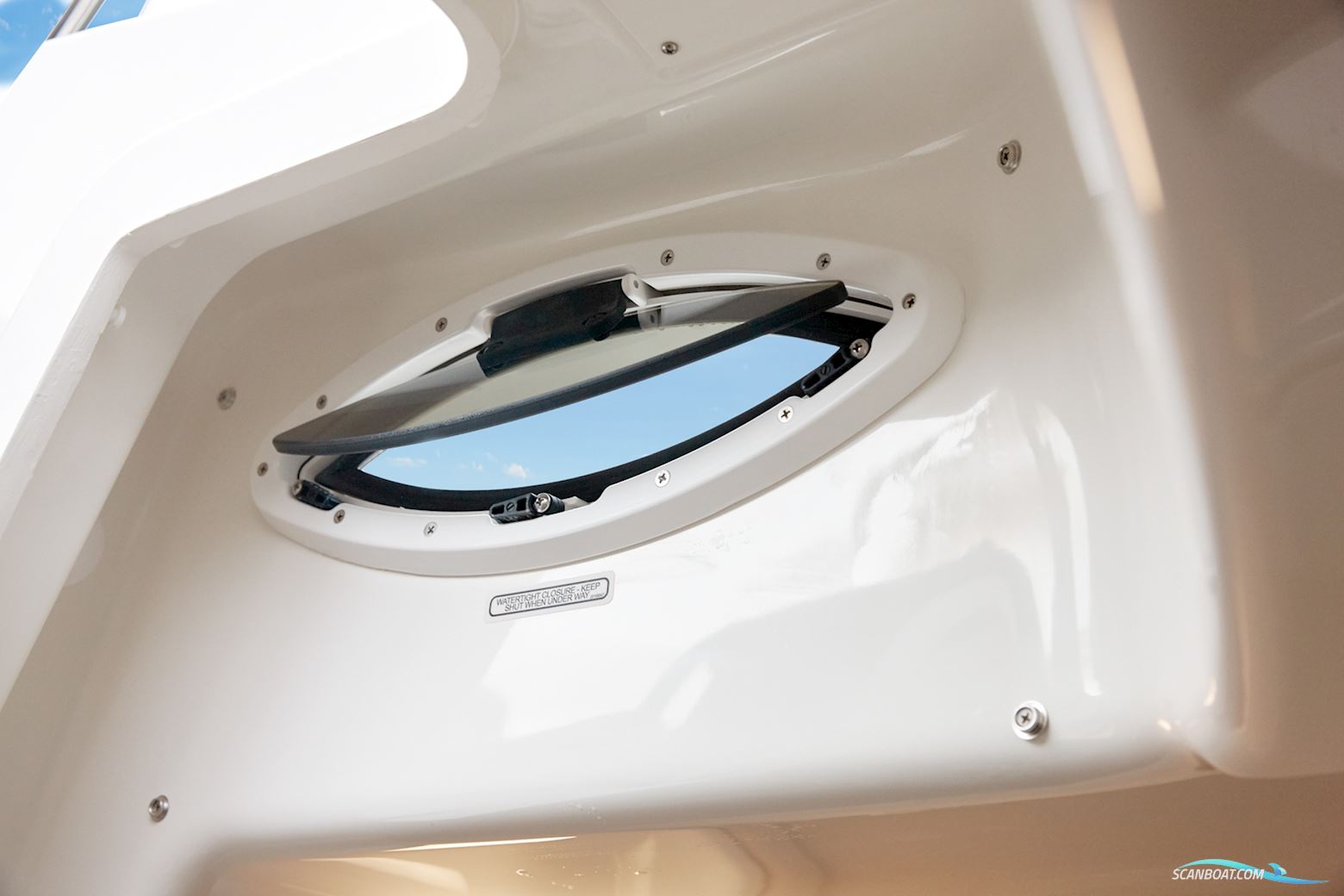 Quicksilver Activ 605 Sundeck