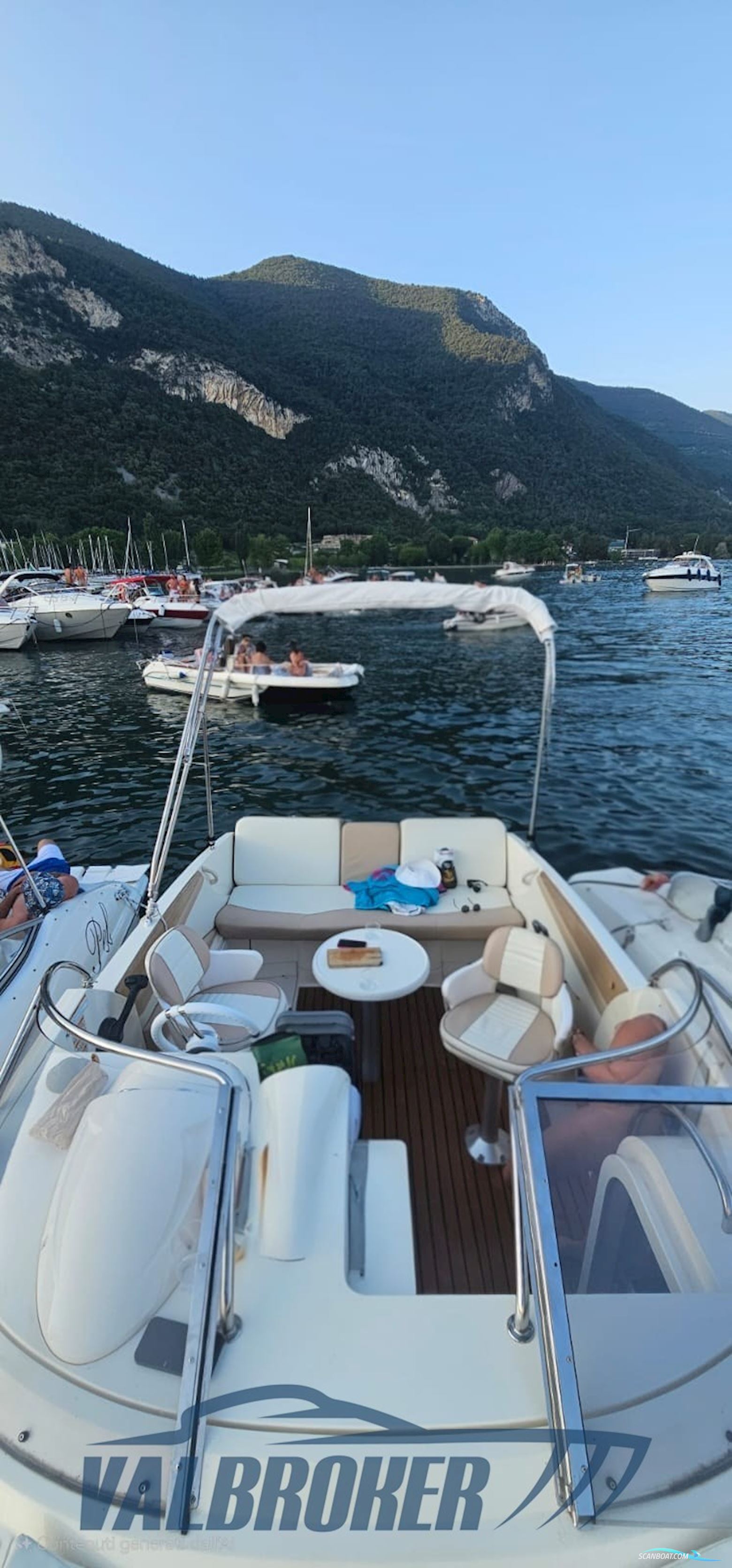 Quicksilver Activ 640 Cabin