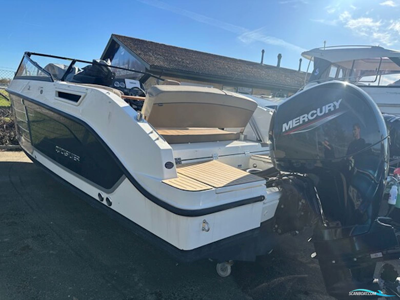 Quicksilver Activ 675 Cruiser med Mercury 150Hk Motor.