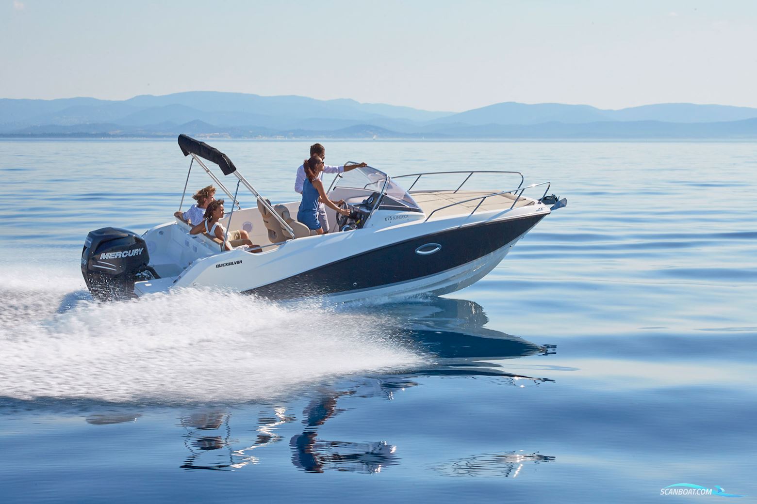 Quicksilver Activ 675 Sundeck