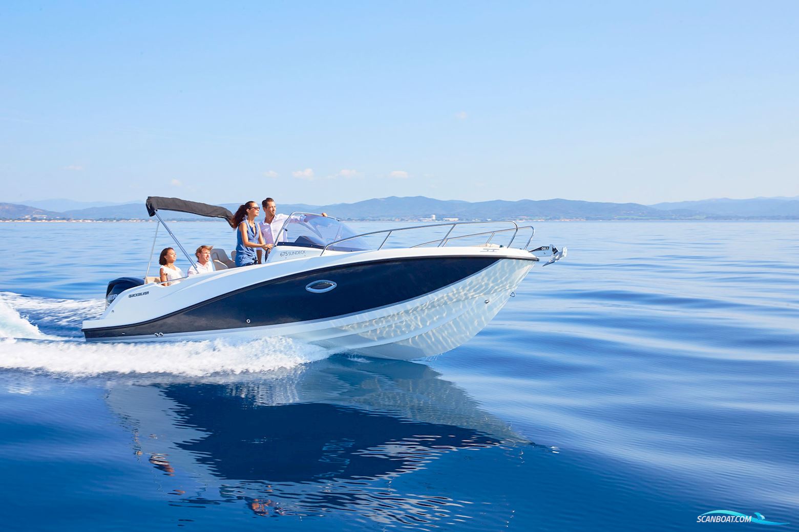 Quicksilver Activ 675 Sundeck