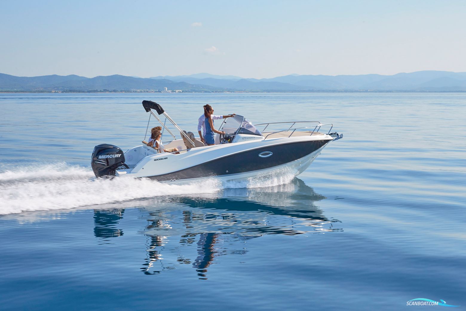Quicksilver Activ 675 Sundeck